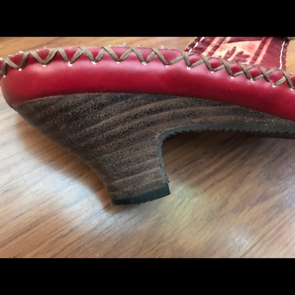 Beautiful Spring Step floral sandals - Picture 11 of 11